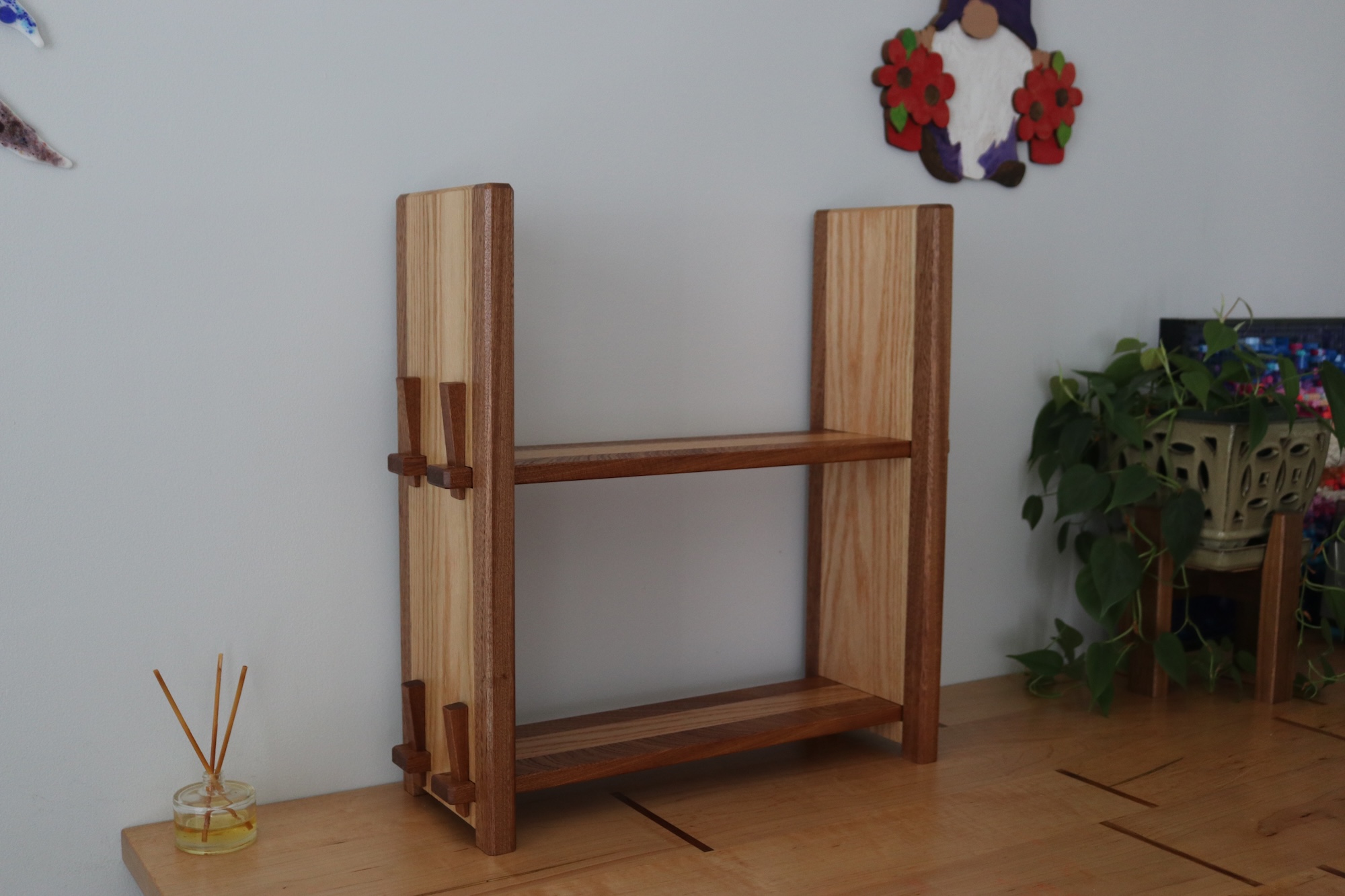 2-tier Adjustable Tabletop Bookshelf- Sapele & Oak Chamfered - Image 3
