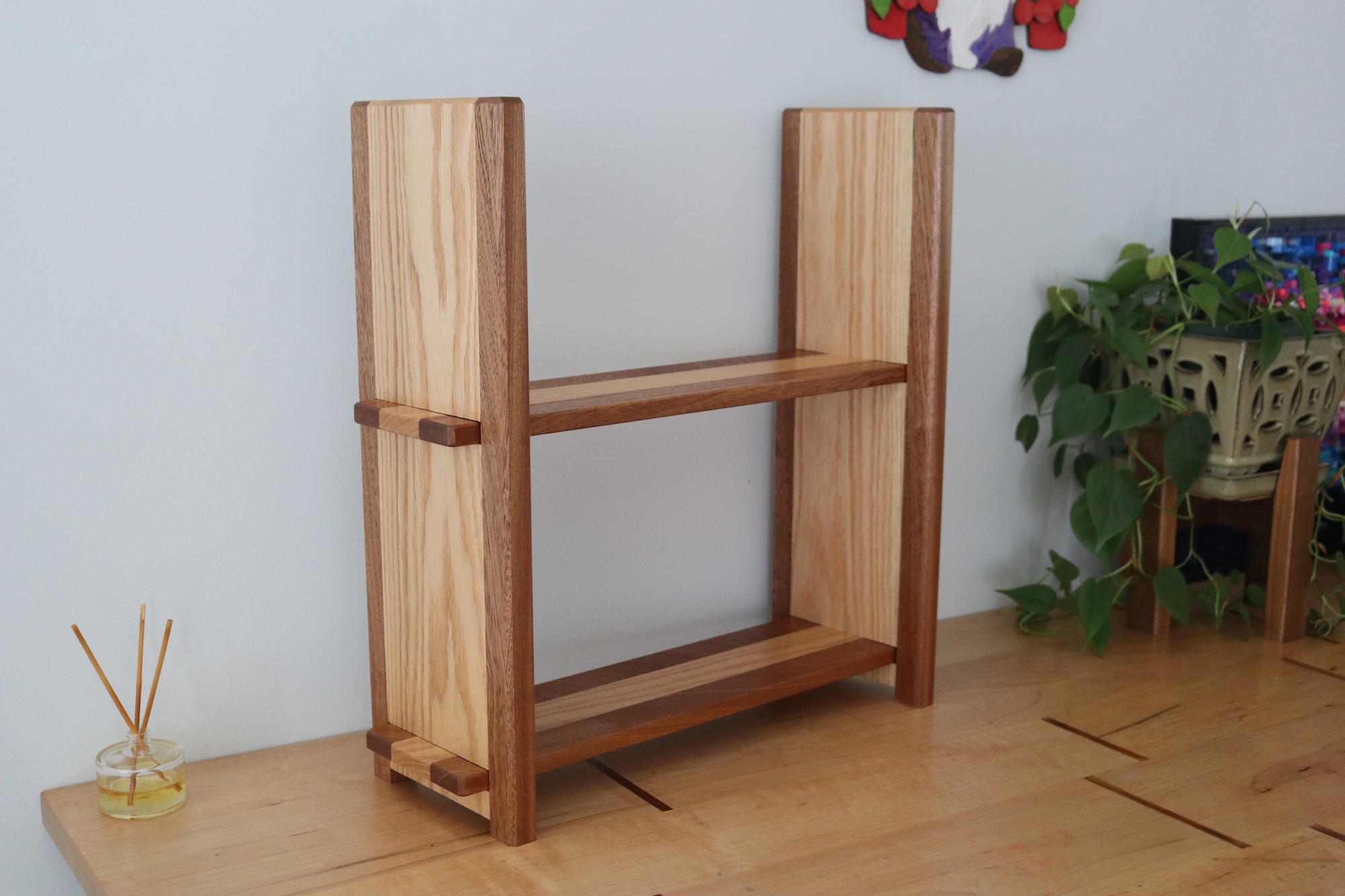 2-tier Adjustable Tabletop Bookshelf- Sapele & Oak Chamfered - Image 4